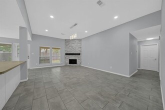 9823 Canterbury Dr in Humble, TX - Building Photo - Building Photo