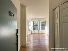 517 Beacon St, Unit 12A in Boston, MA - Building Photo
