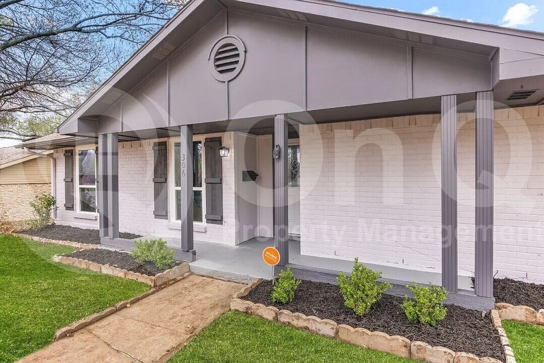 306 Wildbriar Dr in Garland, TX - Building Photo