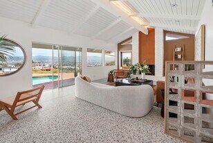 4260 S Cloverdale Ave in Los Angeles, CA - Building Photo