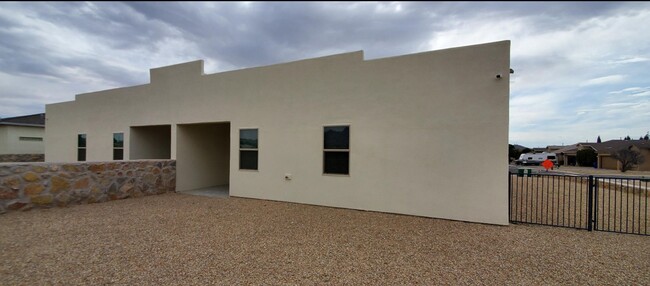 5020 Kenner Way in Las Cruces, NM - Building Photo - Building Photo