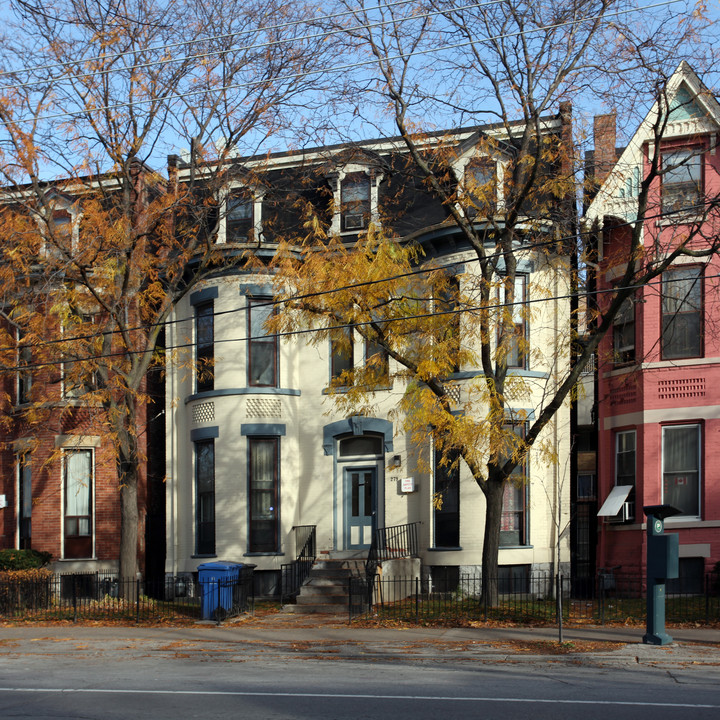 279 Sherbourne St in Toronto, ON - Building Photo