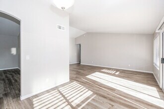 5537 N 76th Dr in Glendale, AZ - Building Photo - Building Photo