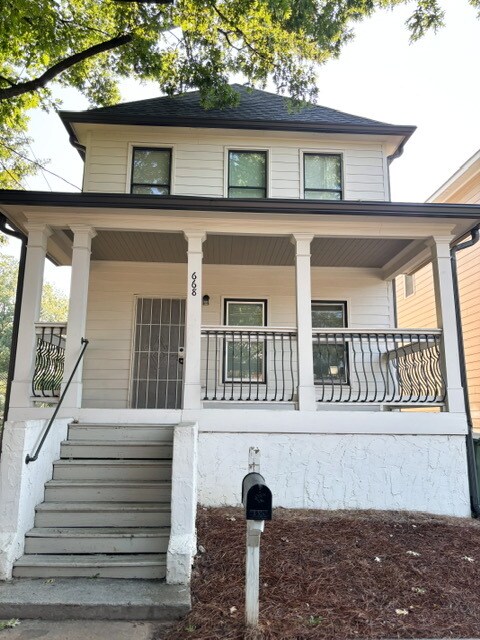 668 Smith St SW in Atlanta, GA - Foto de edificio