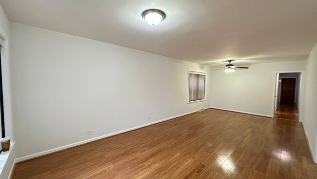 2745 W Berwyn Ave, Unit 1 in Chicago, IL - Building Photo - Building Photo