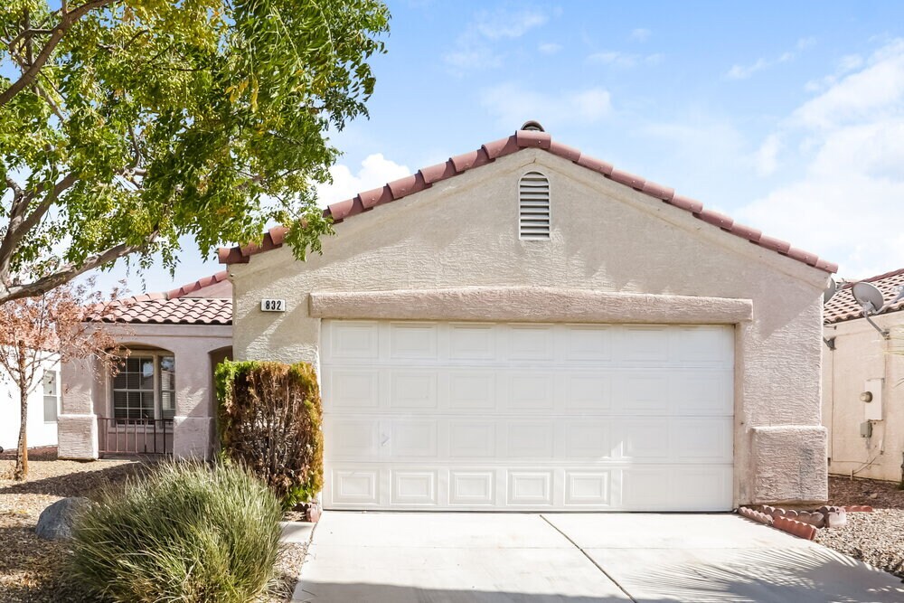 832 Tollbrook Way in Henderson, NV - Building Photo