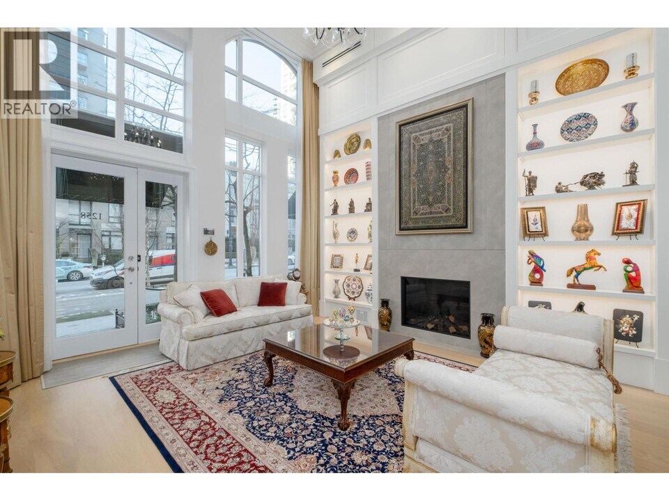 1258 Richards St in Vancouver, BC - Building Photo