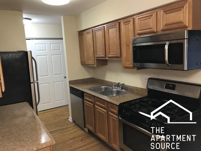 1630 W Estes Ave, Unit 1F in Chicago, IL - Building Photo - Building Photo