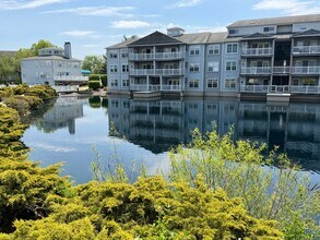 401 Waters Edge Dr in Newark, DE - Building Photo - Building Photo