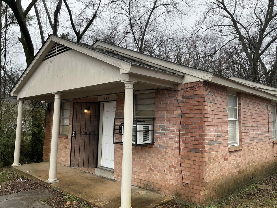 961 N Highland St in Memphis, TN - Building Photo