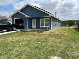 105 St Joseph St in Del Rio, TX - Building Photo