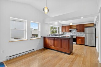 321 N Fulton St, Unit #1 in Ithaca, NY - Building Photo - Building Photo