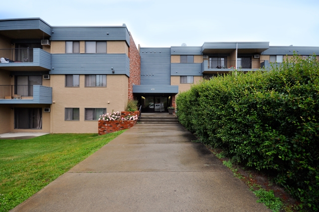 College Manor in Kamloops, BC - Building Photo