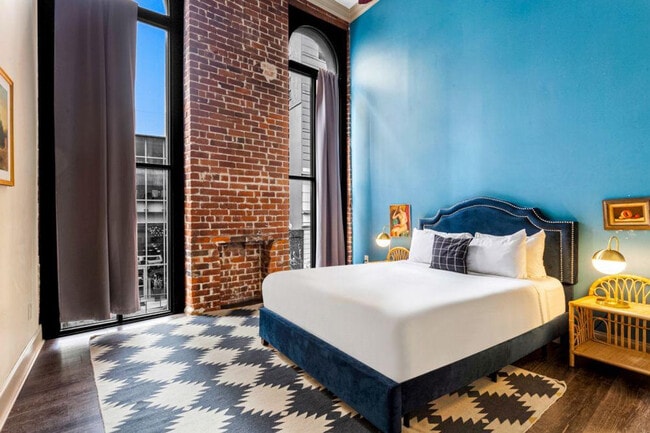 30 Baronne St in New Orleans, LA - Foto de edificio - Building Photo