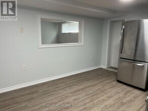 689 Wilson Rd S in Oshawa, ON - Building Photo - Building Photo
