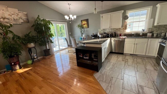 24 Manchester St, Unit 3BEDROOM IN A LOVELY HOME