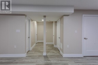 7 Sierra Peak Ct in Brampton, ON - Building Photo - Building Photo