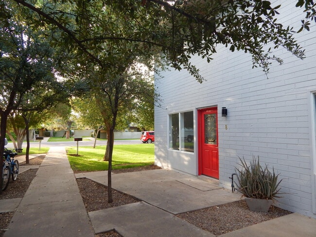 2021 S Granada Dr in Tempe, AZ - Building Photo - Building Photo