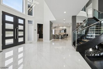 63 Roberts Rd in Englewood Cliffs, NJ - Building Photo - Building Photo