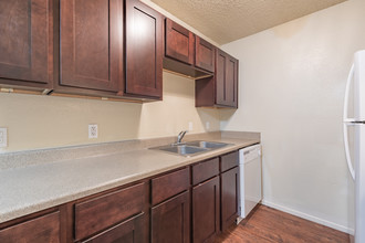 Gant Apartments in Commerce, TX - Building Photo - Building Photo