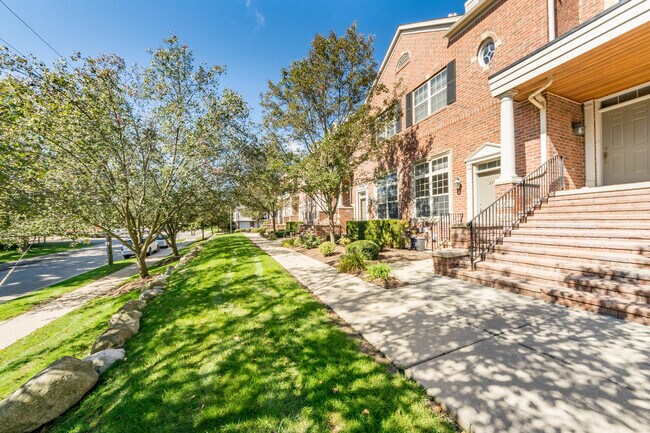 695 River Park Village Blvd in Northville, MI - Building Photo - Building Photo