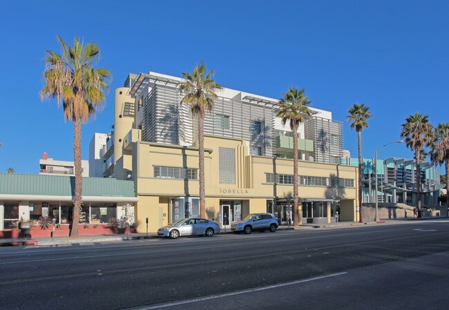 VRS Arrezo Apartments LLC in Santa Monica, CA - Building Photo - Building Photo
