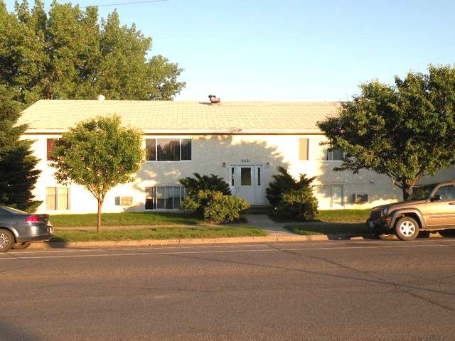 3221 E Rosser Ave in Bismarck, ND - Foto de edificio