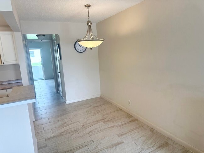 299 Camden Dr in West Palm Beach, FL - Building Photo - Building Photo