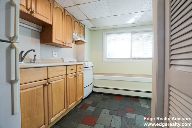 64 N Beacon St, Unit B in Boston, MA - Building Photo - Building Photo