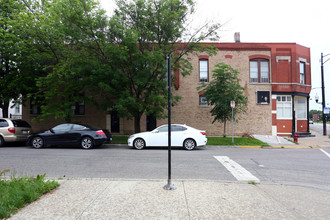 2439 W Grand Ave in Chicago, IL - Building Photo - Building Photo