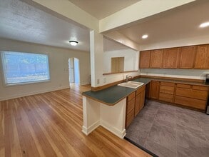 1133 McLean Blvd in Eugene, OR - Building Photo - Building Photo
