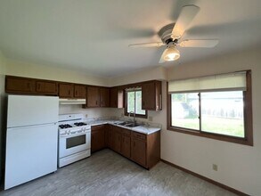 905-907 Black Bridge Rd in Janesville, WI - Building Photo - Building Photo