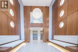 1225 Richards St in Vancouver, BC - Building Photo - Building Photo