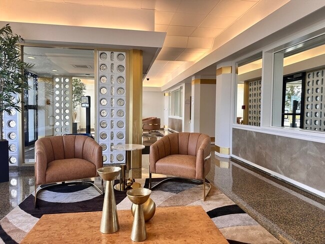 300 Lynn Shore Dr in Lynn, MA - Foto de edificio - Building Photo