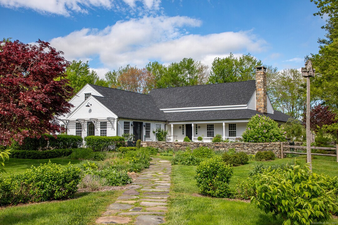 427 Milton Rd in Litchfield, CT - Building Photo