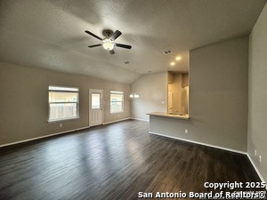 5518 Rio Cyn in Converse, TX - Foto de edificio