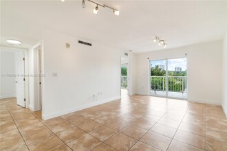 280 SW 20th Rd in Miami, FL - Foto de edificio - Building Photo