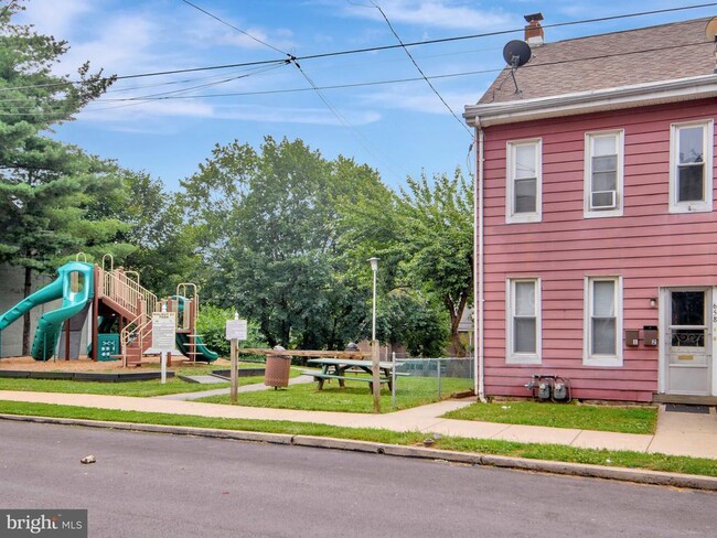 property at 658 Walnut St