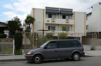 321 S Harvard Blvd in Los Angeles, CA - Building Photo - Building Photo