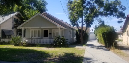 1666 Locust St in Pasadena, CA - Foto de edificio - Building Photo