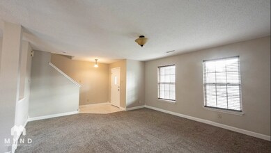 12632 Endurance Dr in Fishers, IN - Foto de edificio - Building Photo