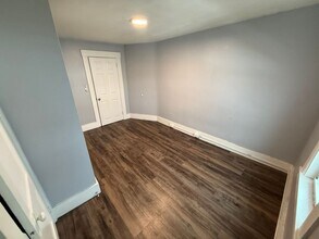 204 Douglas St in Manchester, NH - Foto de edificio - Building Photo