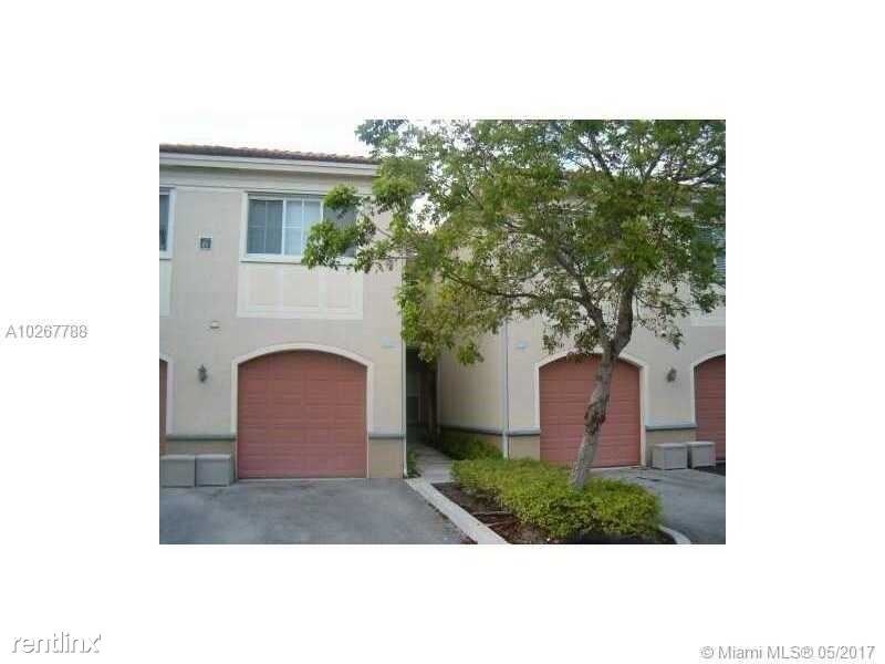 2474 Centergate Dr in Miramar, FL - Building Photo