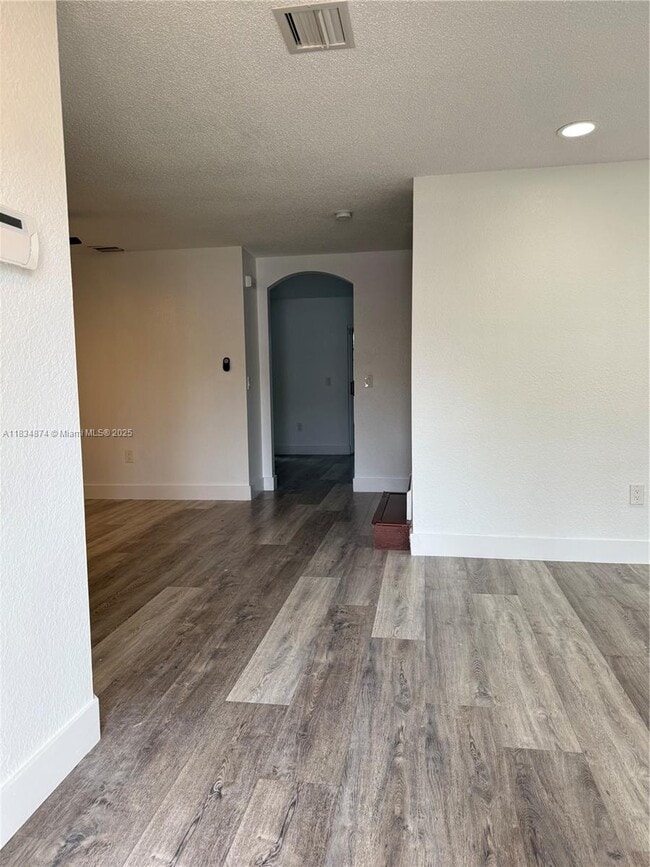 8992 NW 53rd St in Sunrise, FL - Building Photo - Building Photo