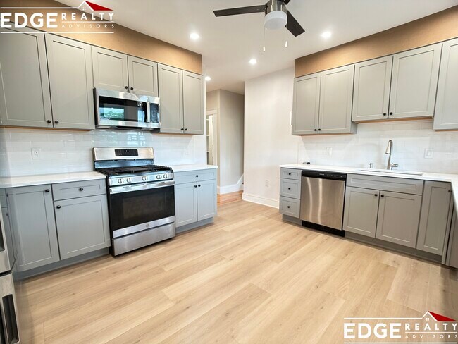 74 Perthshire Rd, Unit 2