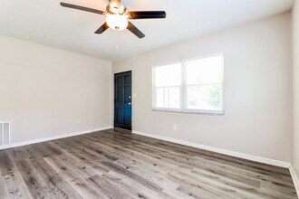 5227 4th Ave N in St. Petersburg, FL - Building Photo - Building Photo