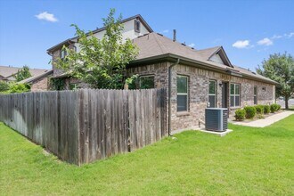 2304 S Lakeline Blvd in Cedar Park, TX - Building Photo - Building Photo