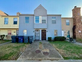 9510 Olde Towne Row in Dallas, TX - Building Photo