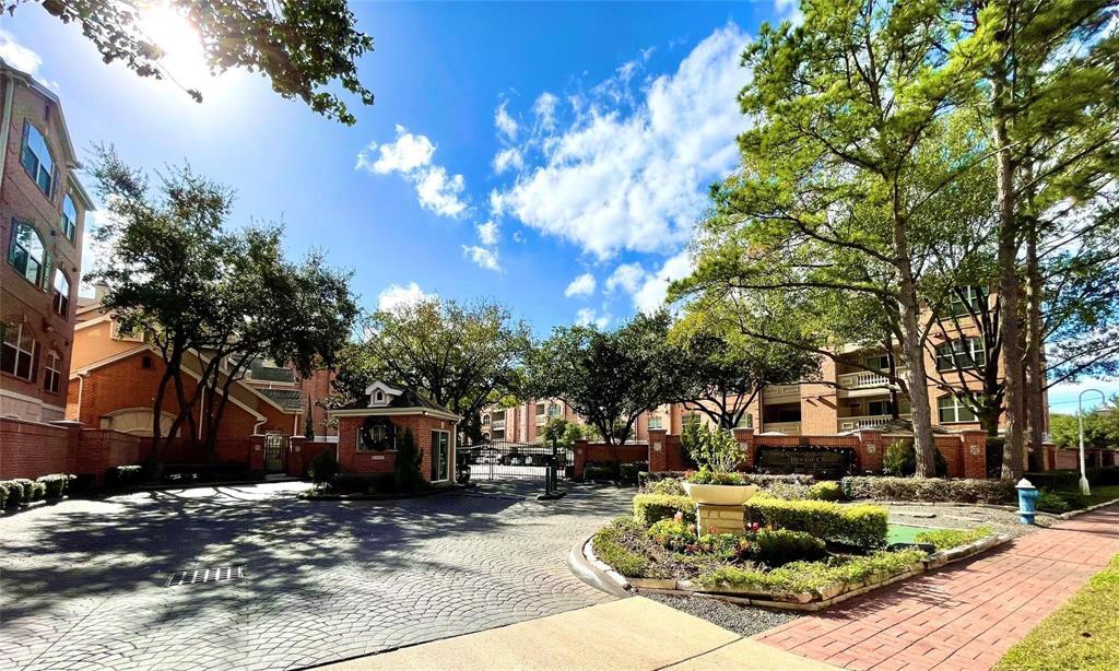 2100 Welch St in Houston, TX - Foto de edificio