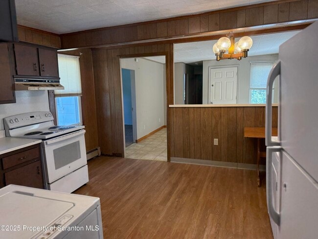 205 2nd St in Blakely, PA - Building Photo - Building Photo
